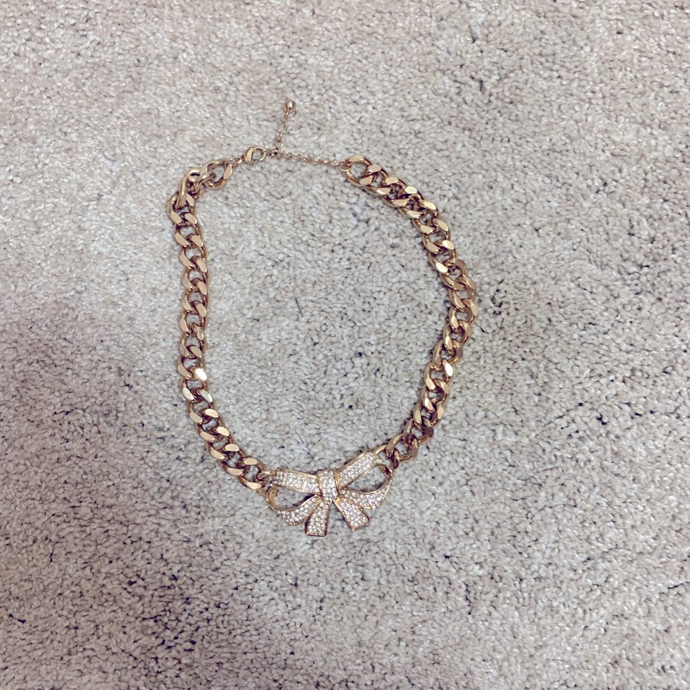 Gold bow necklace